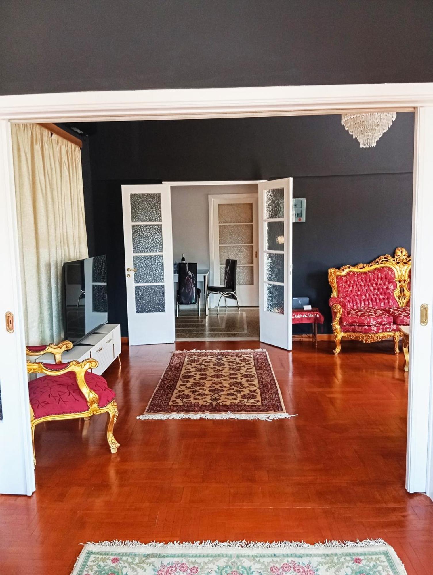 Iris Baroque Apartment Elefsína Exteriör bild