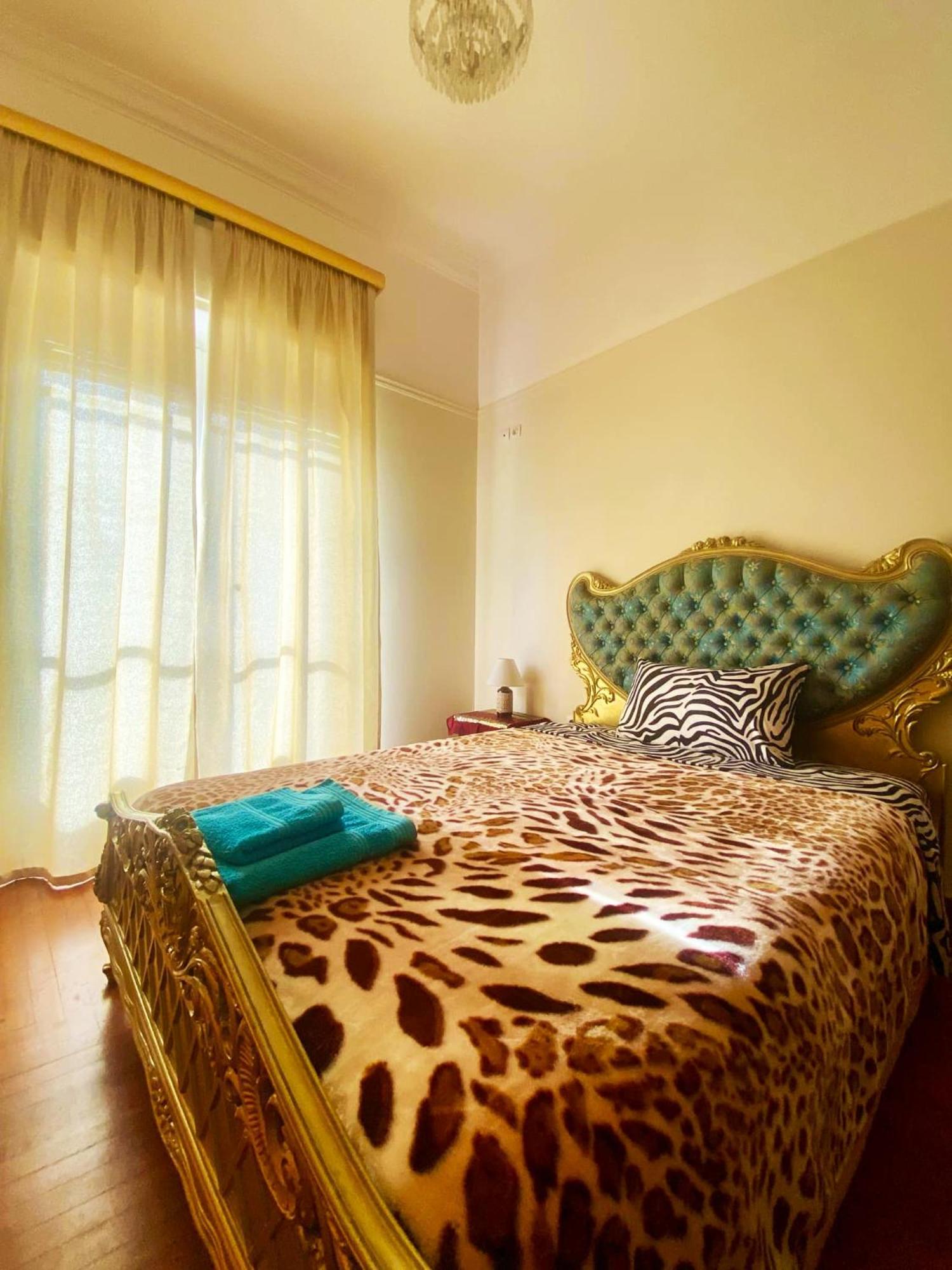 Iris Baroque Apartment Elefsína Exteriör bild